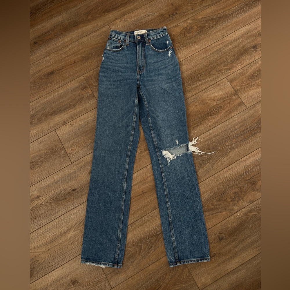 Abercrombie “The 90’s Straight Ultra High Rise” Jeans